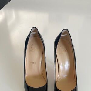 Beautiful red bottom Christian louboutin shoes. Wore it only for two hours.